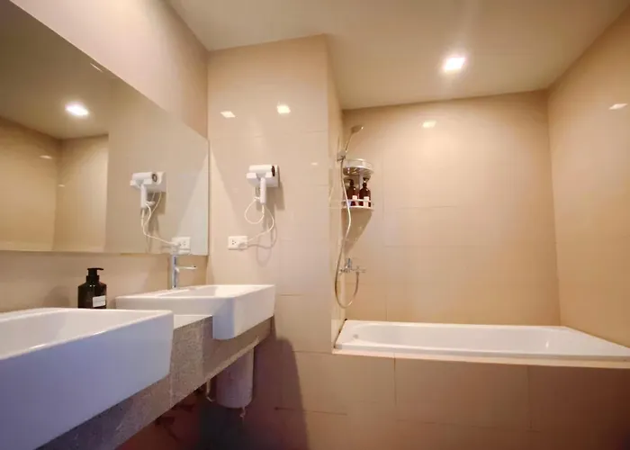 Luxury 2br Retreat Next To Okada Solaire Casino Moa Airsports Manila